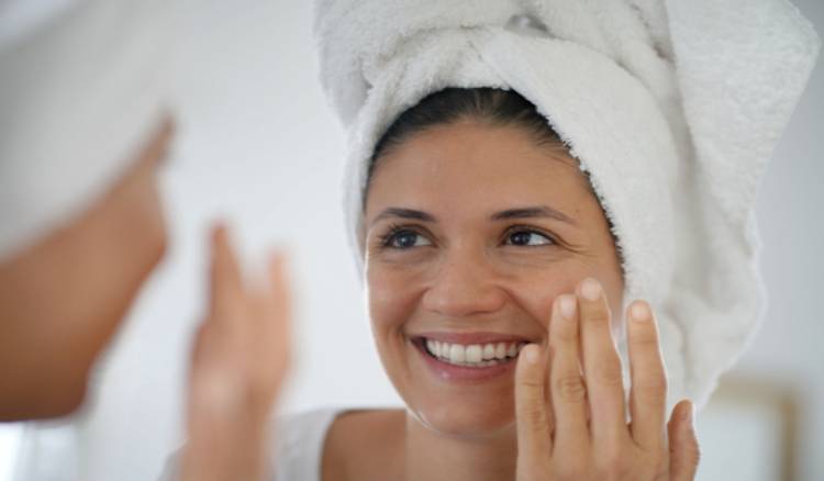 Achieving a Fresh Face: Makeup-Free Beauty Tips